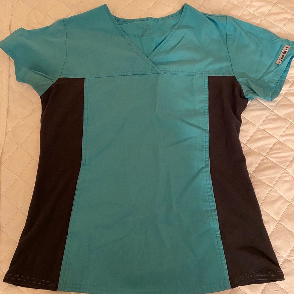 Scrub tops - Picture 3 of 8